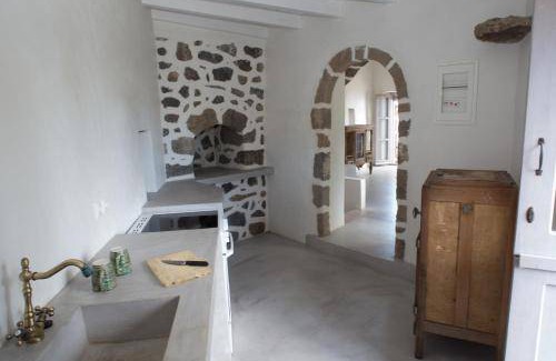 Nisyros House | 100 m² House ∙ 2 bedrooms ∙ 4 guests