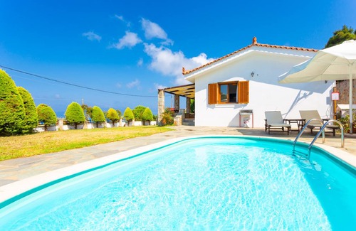 Glossa Villa | 100 m² Villa ∙ 4 bedrooms ∙ 8 guests