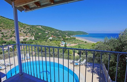 Apraos Villa | 110 m² Villa ∙ 4 bedrooms ∙ 9 guests