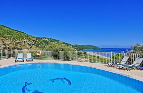 Apraos Villa | 110 m² Villa ∙ 4 bedrooms ∙ 9 guests