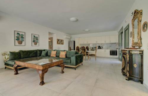 Plomari House | 111 m² House ∙ 3 bedrooms ∙ 7 guests