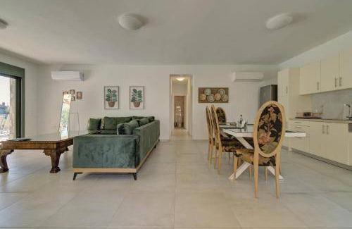 Plomari House | 111 m² House ∙ 3 bedrooms ∙ 7 guests