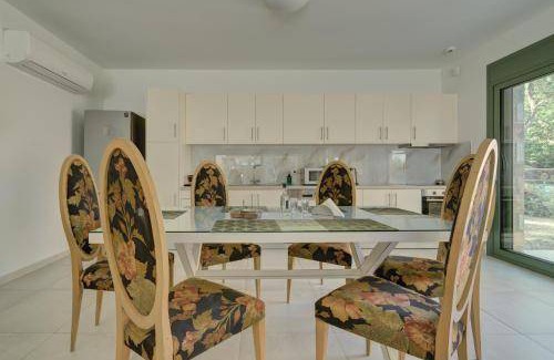 Plomari House | 111 m² House ∙ 3 bedrooms ∙ 7 guests
