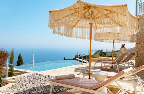 Lakones Villa | 115 m² Villa ∙ 3 bedrooms ∙ 6 guests