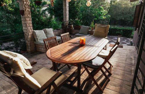 Monastiraki House | 120 m² House ∙ 3 bedrooms ∙ 8 guests
