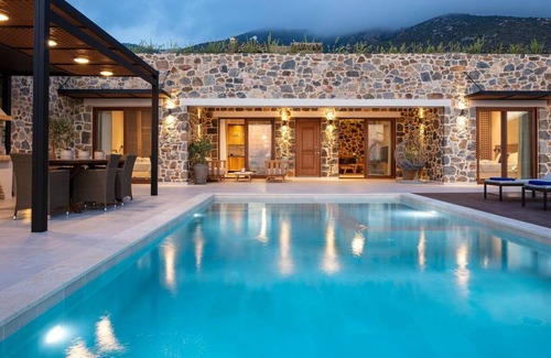 Livadia Villa | 120 m² Villa ∙ 3 bedrooms ∙ 6 guests