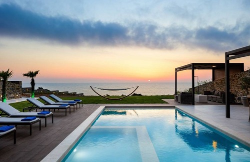 Livadia Villa | 120 m² Villa ∙ 3 bedrooms ∙ 6 guests