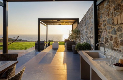 Livadia Villa | 120 m² Villa ∙ 3 bedrooms ∙ 6 guests