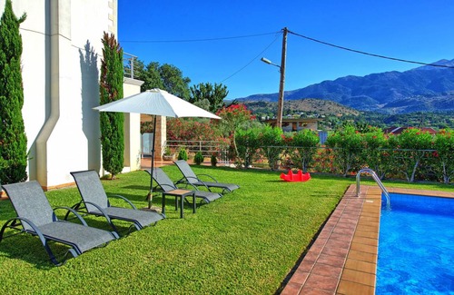 Vryses Villa | 120 m² Villa ∙ 3 bedrooms ∙ 6 guests