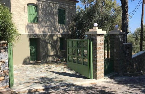 Plomari Villa | 127 m² Villa ∙ 3 bedrooms ∙ 7 guests