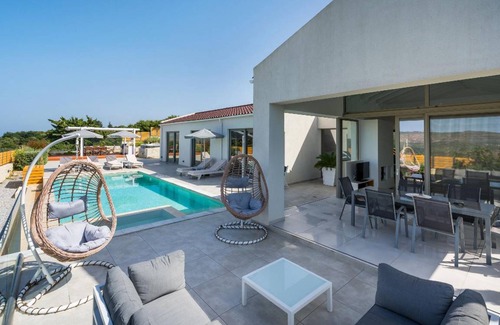 Champatha House | 130 m² House ∙ 3 bedrooms ∙ 8 guests