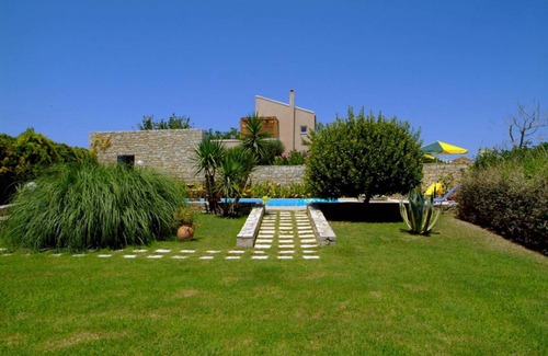 Prinos House | 130 m² House ∙ 3 bedrooms ∙ 4 guests