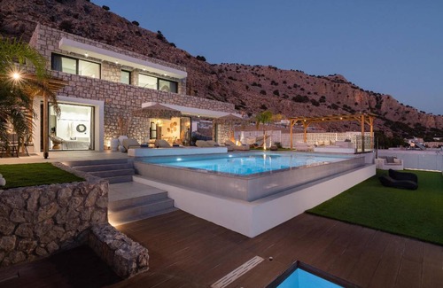 Prassonissi House | 130 m² House ∙ 4 bedrooms ∙ 8 guests
