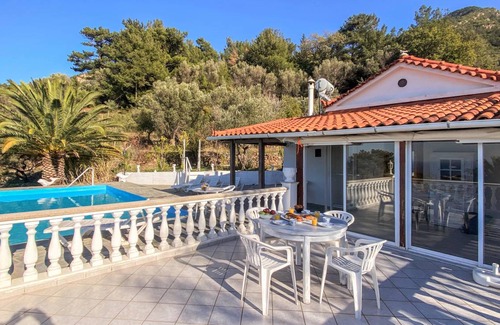 Karlovassi House | 140 m² House ∙ 3 bedrooms ∙ 6 guests