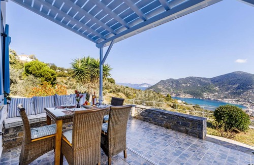Skopelos Villa | 145 m² Villa ∙ 3 bedrooms ∙ 6 guests