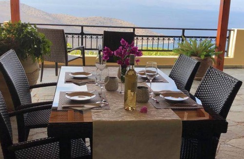 Pefki Apartment | 148 m² Apartment ∙ 3 bedrooms ∙ 6 guests