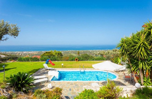 Maroulas Villa | 155 m² Villa ∙ 3 bedrooms ∙ 6 guests