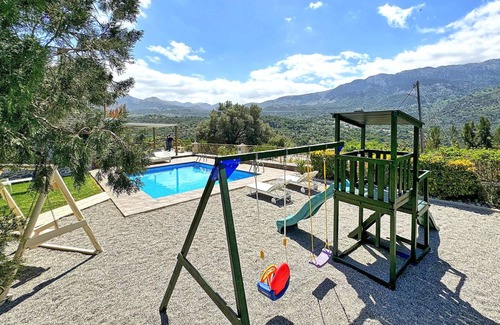 Embrosneros Villa | 160 m² Villa ∙ 4 bedrooms ∙ 8 guests