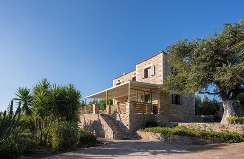 Embrosneros Villa | 160 m² Villa ∙ 4 bedrooms ∙ 8 guests