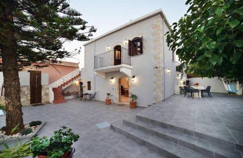 Tzitzifes Villa | 160 m² Villa ∙ 4 bedrooms ∙ 8 guests