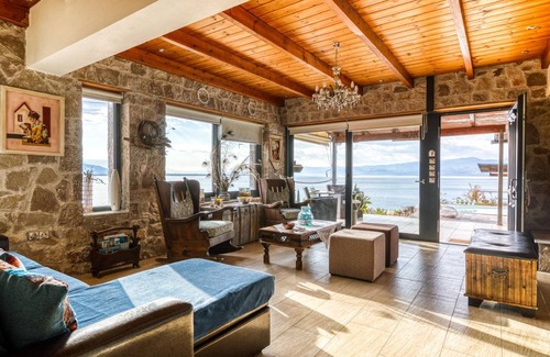 Kamena Vourla Villa | 165 m² Villa ∙ 4 bedrooms ∙ 10 guests