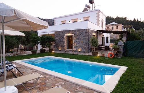 Pemonia Villa | 173 m² Villa ∙ 3 bedrooms ∙ 7 guests