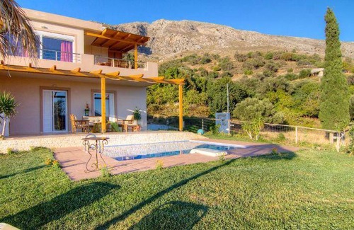 Agios Vasileios Villa | 175 m² Villa ∙ 4 bedrooms ∙ 12 guests