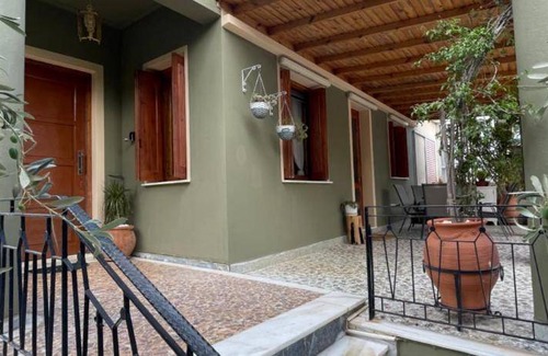 Plomari House | 180 m² House ∙ 3 bedrooms ∙ 9 guests