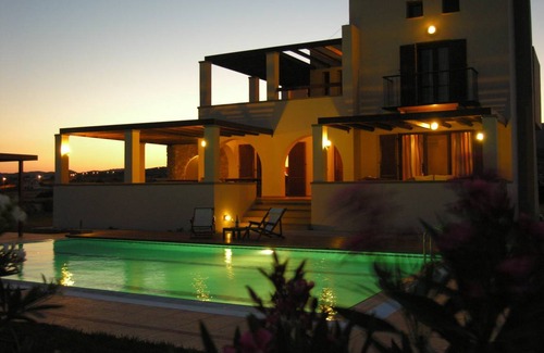 Lahania Villa | 180 m² Villa ∙ 4 bedrooms ∙ 12 guests