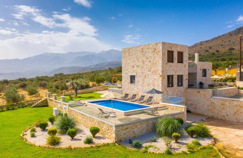 Megala Chorafia Villa | 190 m² Villa ∙ 4 bedrooms ∙ 10 guests