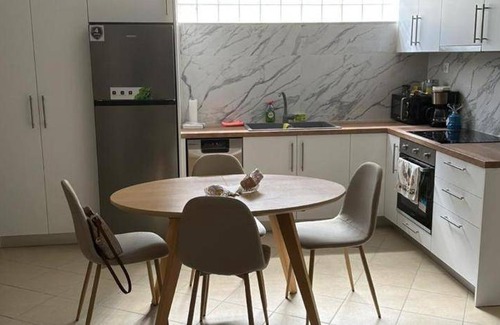 Markopoulon Apartment | 200 m² Apartment ∙ 4 bedrooms ∙ 12 guests