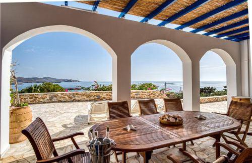 Finikas House | 200 m² House ∙ 5 bedrooms ∙ 14 guests