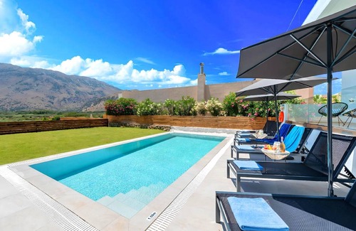 Asprouliani House | 200 m² House ∙ 5 bedrooms ∙ 12 guests