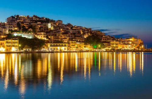 Skopelos Villa | 200 m² Villa ∙ 1 bedroom ∙ 7 guests