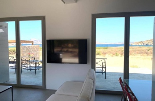 Milos Villa | 200 m² Villa ∙ 1 bedroom ∙ 8 guests