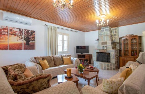 Xirokastello Villa | 200 m² Villa ∙ 3 bedrooms ∙ 8 guests