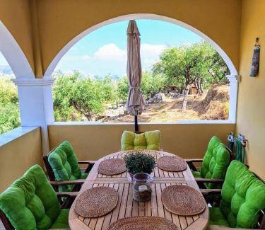 Mouzaki Villa | 200 m² Villa ∙ 3 bedrooms ∙ 9 guests