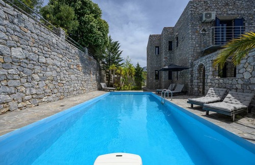 Lampini Villa | 200 m² Villa ∙ 4 bedrooms ∙ 10 guests
