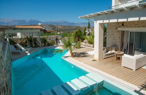 Sivas Villa | 205 m² Villa ∙ 3 bedrooms ∙ 6 guests
