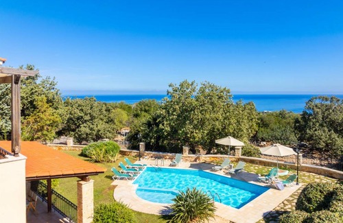 Gerani Villa | 215 m² Villa ∙ 4 bedrooms ∙ 8 guests