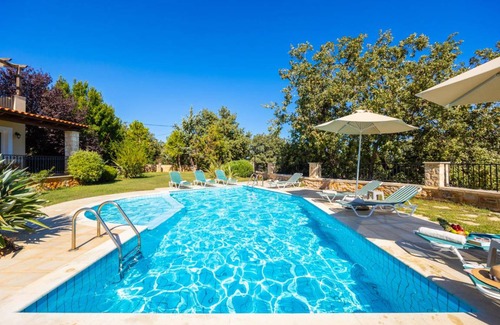 Gerani Villa | 215 m² Villa ∙ 4 bedrooms ∙ 8 guests
