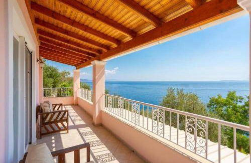 Katavolos Villa | 215 m² Villa ∙ 3 bedrooms ∙ 7 guests