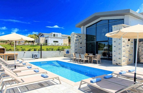 Mathes House | 220 m² House ∙ 5 bedrooms ∙ 15 guests