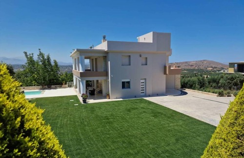 Episkopi Villa | 225 m² Villa ∙ 4 bedrooms ∙ 8 guests