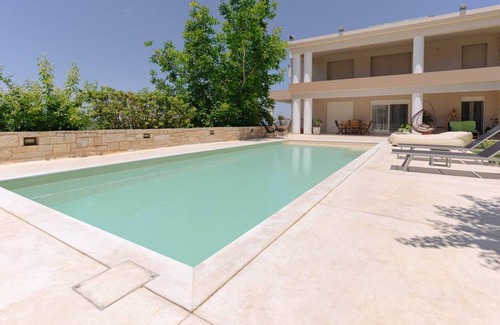 Episkopi Villa | 225 m² Villa ∙ 4 bedrooms ∙ 8 guests