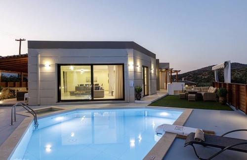Perama Villa | 235 m² Villa ∙ 5 bedrooms ∙ 12 guests