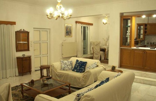 Kato Almiri Villa | 235 m² Villa ∙ 5 bedrooms ∙ 8 guests