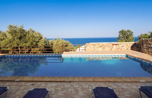 Livadia House | 240 m² House ∙ 4 bedrooms ∙ 10 guests