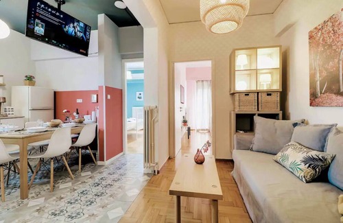 Mousio Apartment | 25 Guests: 3 Apts, Near Metro!