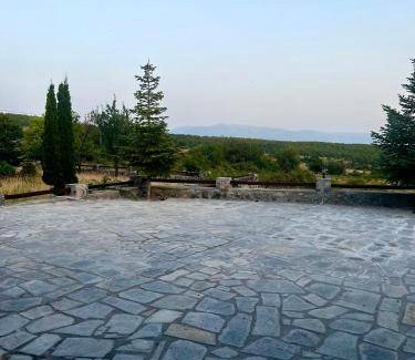 Aghios Athanasios Ski Chalet | 250 m² Chalet ∙ 4 bedrooms ∙ 10 guests